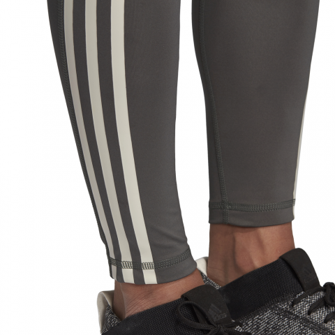 DU2225_APP_on-model_detail-3_white