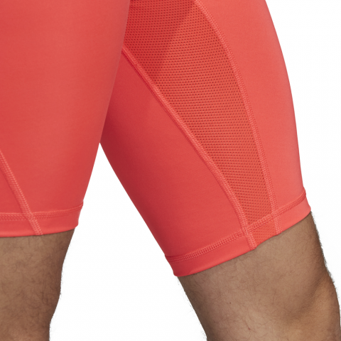 DU6555_APP_on-model_detail-3_white