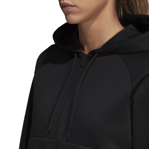 DU6570_APP_on-model_detail-1_white