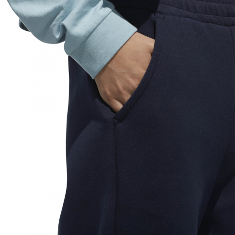 DV0766_APP_on-model_detail-3_white