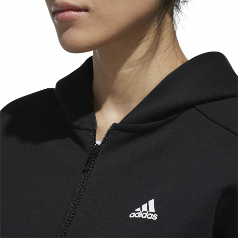 DV0780_APP_on-model_detail-1_white