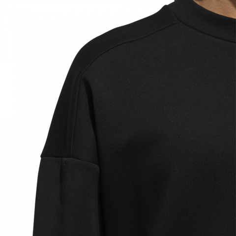 DV0783_APP_on-model_detail-1_white