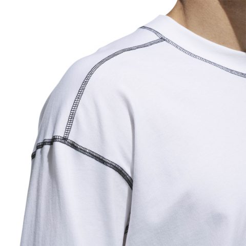 DV1005_APP_on-model_detail-1_white