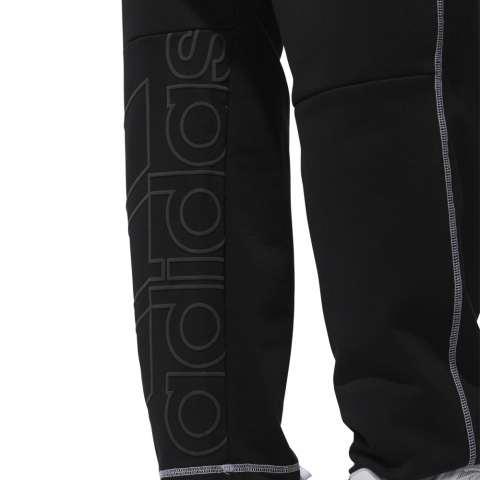 DV1009_APP_on-model_detail-2_white