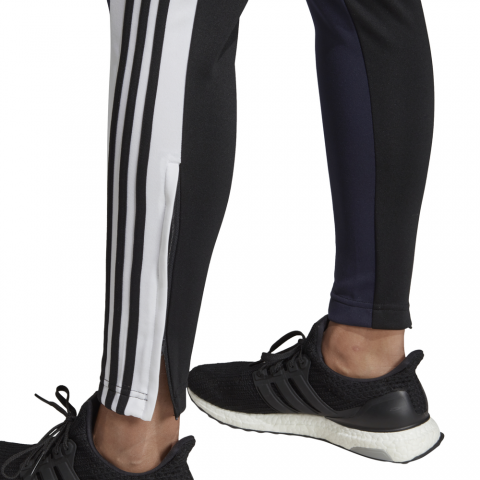 DV2423_APP_on-model_detail-1_white