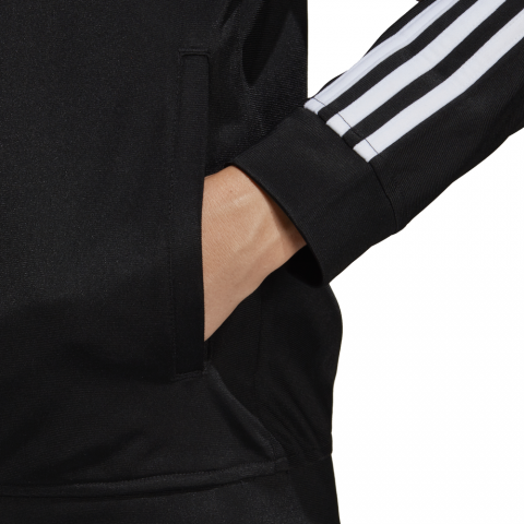DV2428_APP_on-model_detail-2_white