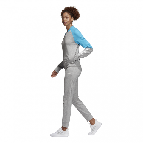 DV2435_APP_on-model_side_white