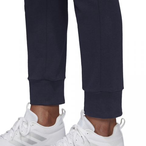 DV2437_APP_on-model_detail-3_white
