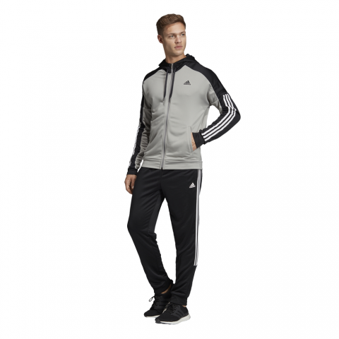 DV2452_APP_on-model_standard_white