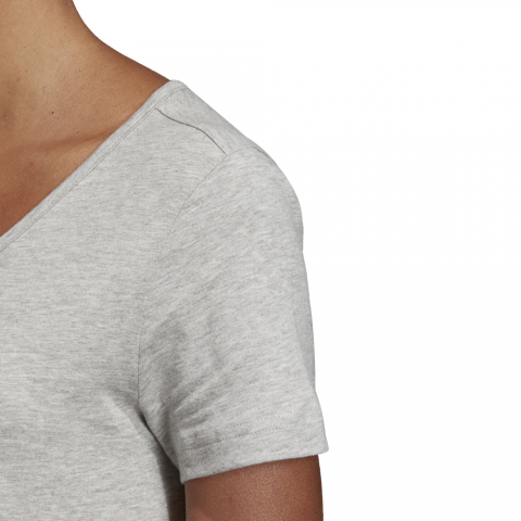 DV2996_APP_on-model_detail-2_white