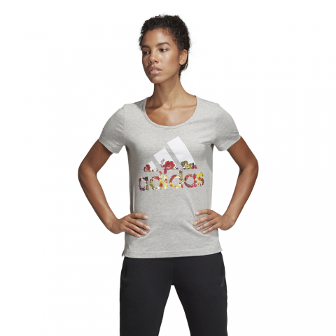 DV2996_APP_on-model_standard_white