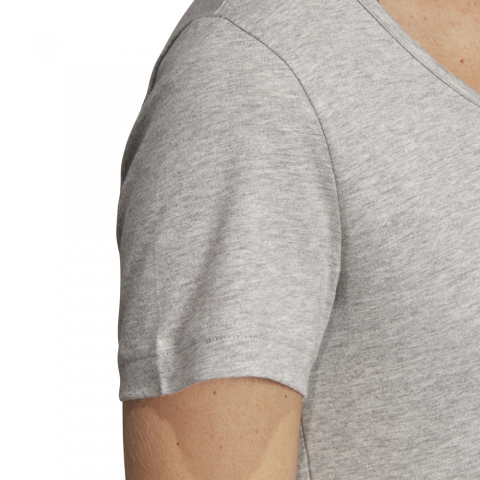 DV2998_APP_on-model_detail-3_white