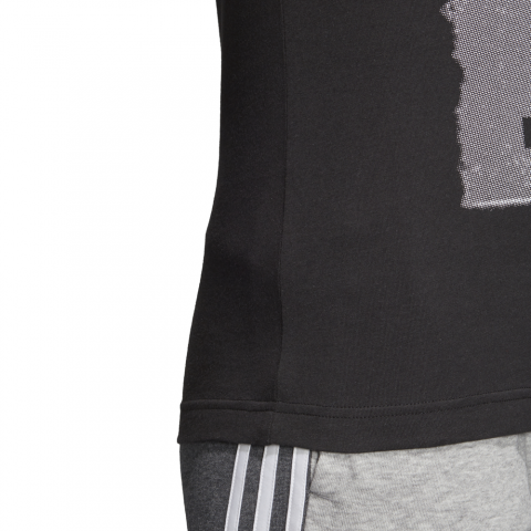 DV3012_APP_on-model_detail-2_white