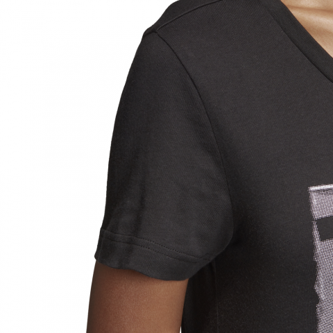 DV3012_APP_on-model_detail-3_white