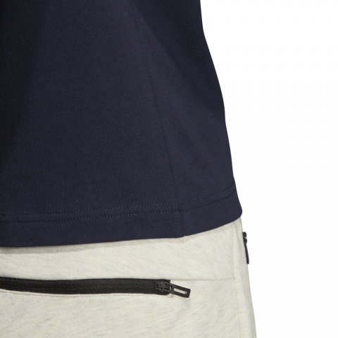 DV3028_APP_on-model_detail-2_white