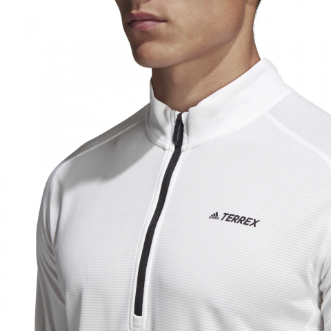 DW6840_APP_on-model_detail-1_white