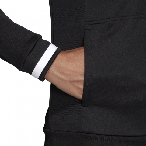 DW6872_APP_on-model_detail-2_white