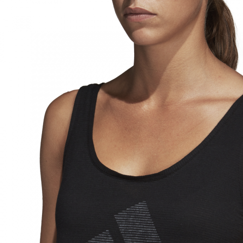 DW8510_APP_on-model_detail-1_white