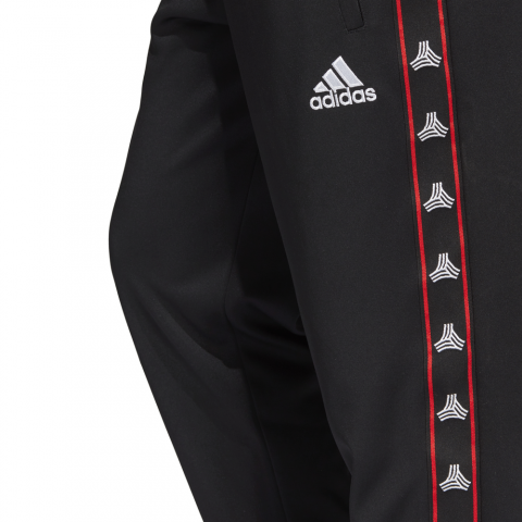 DW9362_APP_on-model_detail-3_white
