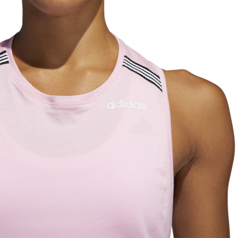 DW9926_APP_on-model_detail-1_white