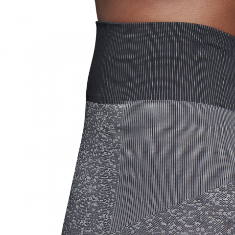 DX0447_APP_on-model_detail-1_white