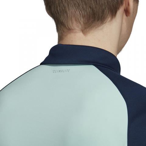 DX0473_APP_on-model_detail-2_white