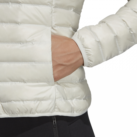 DX0776_APP_on-model_detail-2_white