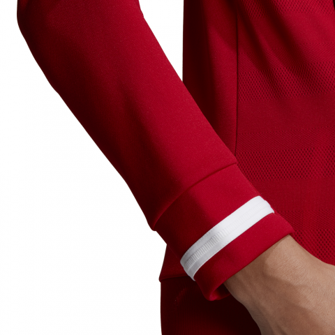 DX7326_APP_on-model_detail-3_white