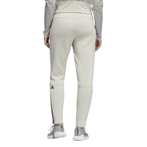 DY9339_APP_on-model_back_white
