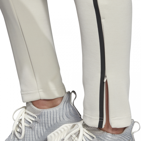 DY9339_APP_on-model_detail-3_white