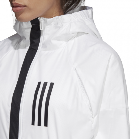 DZ0033_APP_on-model_detail-1_white