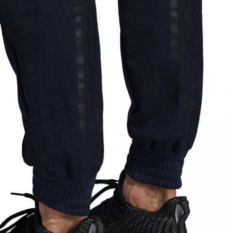 DZ0400_APP_on-model_detail-3_white