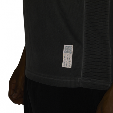 FI2914_APP_on-model_detail-3_white