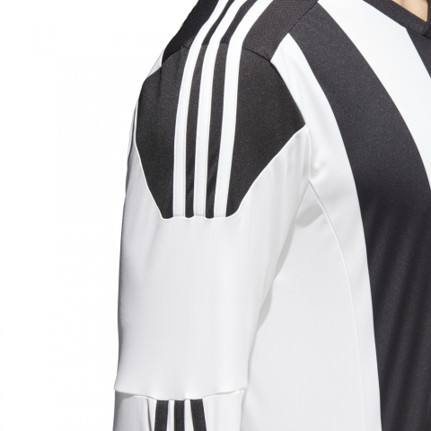 M62778_APP_on-model_detail-3_white