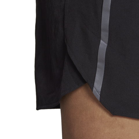 FM7632_APP_on-model_detail-1_white