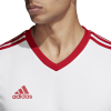 CE1717_APP_on-model_detail-1_white