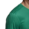 CG0358_APP_on-model_detail-2_white