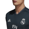 CG0584_APP_on-model_detail-1_white