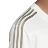 DP3820_APP_on-model_detail-3_white