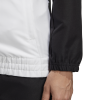 DP7453_APP_on-model_detail-2_white