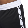 DQ0918_APP_on-model_detail-2_white