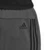 DQ1456_APP_on-model_detail-2_white