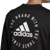 DQ1468_APP_on-model_detail-3_white