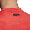 DT4408_APP_on-model_detail-3_white