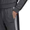DU0434_APP_on-model_detail-1_white