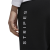 DV0765_APP_on-model_detail-2_white
