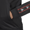 DW9360_APP_on-model_detail-1_white