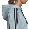 DW9693_APP_on-model_detail-3_white