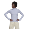 HF4152_APP_on-model_standard_white